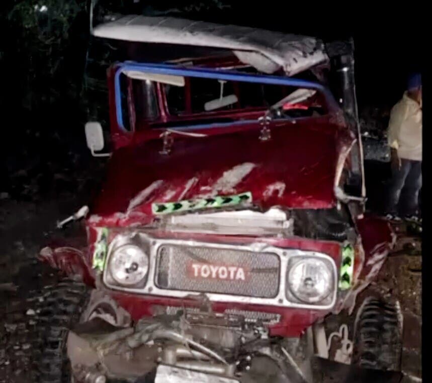 Tragedia en Baní: Padre e hija mueren tras volcarse vehículo en Loma El Manaclar