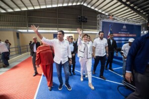 Raquel Peña encabeza entrega del remodelado Multiuso Municipal de Constanza