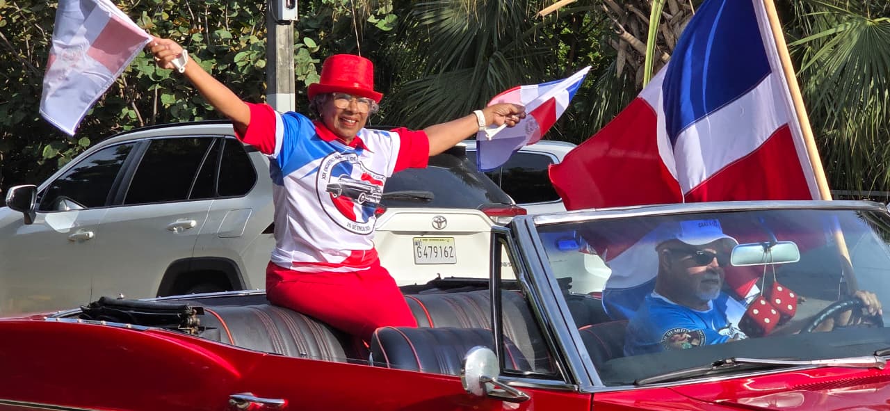 La “Caravana por la Patria 2026” convirtió el Malecón en un desfile de historia y civismo