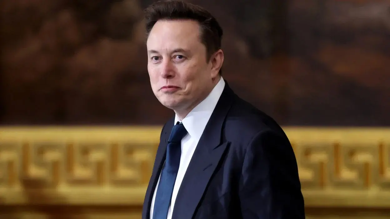Elon Musk genera controversia tras criticar elección de Lupita Nyong’o como Helena de Troya