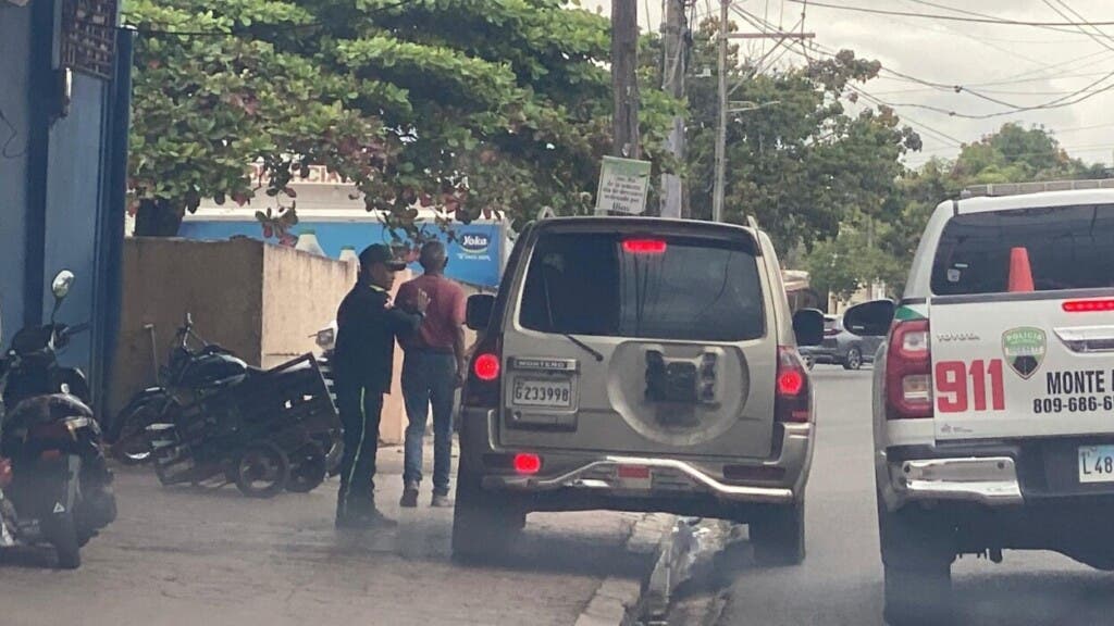 DIGESETT y Alcaldía de Bayaguana intervienen vías para liberar espacios públicos