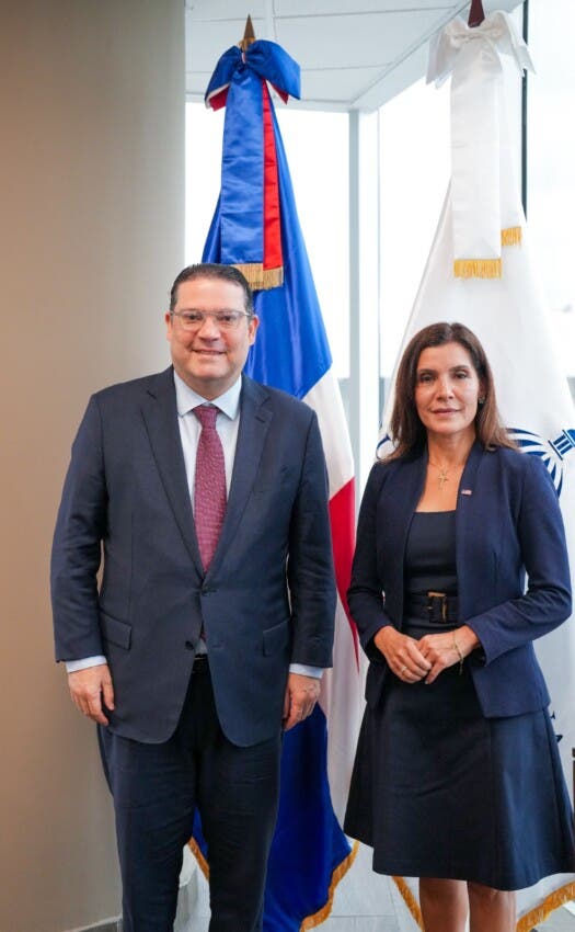 En ese contexto, se reiteró el posicionamiento de la República Dominicana como destino líder de inversión, respaldado por su estabilidad económica , seguridad jurídica y un clima de negocios favorable.