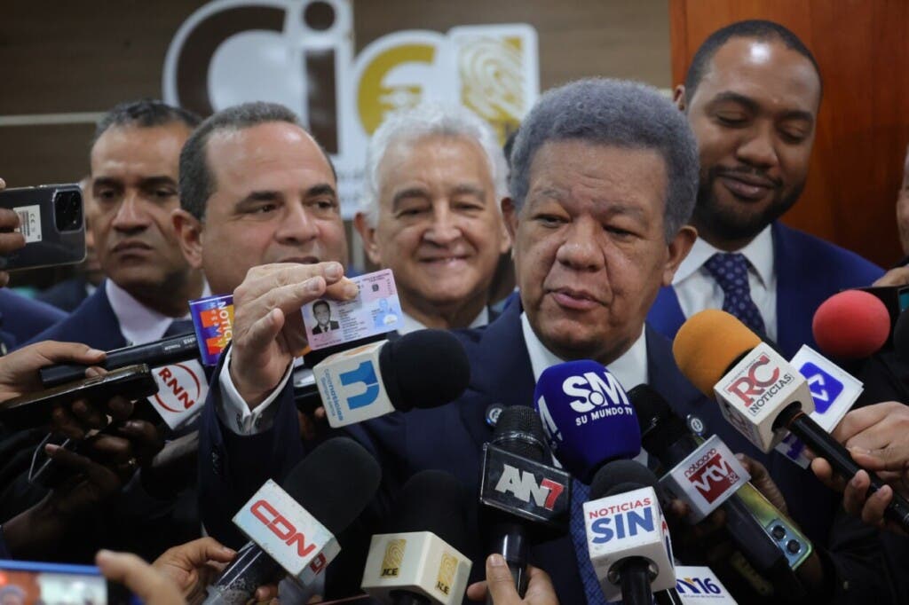 Leonel Fernández cuestiona prácticas en el FEDA y llama a erradicarlas del Gobierno