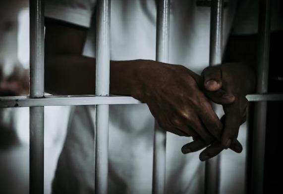 prisión preventiva como medida de coerción a un hombre imputado de encabezar una estructura dedicada a la venta y tráfico de sustancias controladas