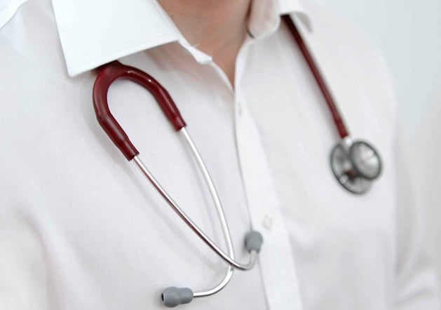 Alerta en Nueva York: miles de personas podrían perder su seguro médico en julio