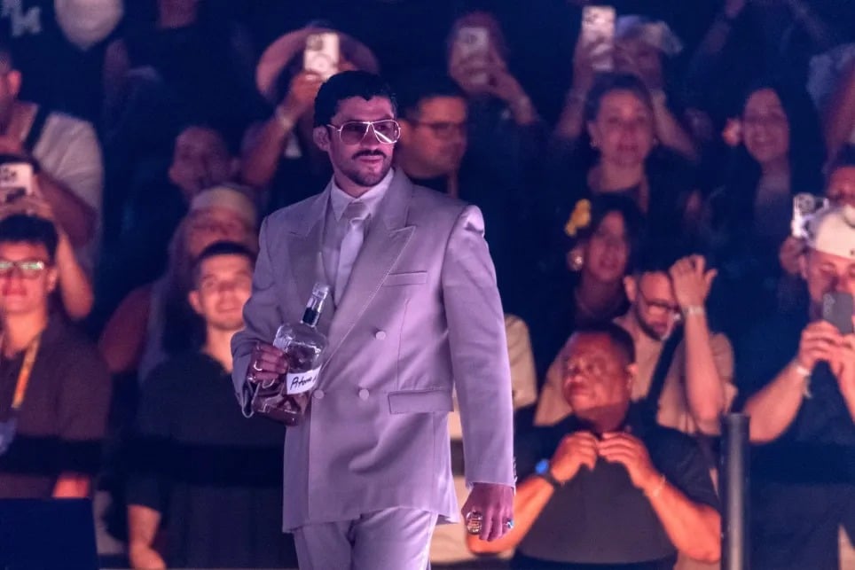 Bad Bunny desmiente rumor: No apoyó cántico contra Javier Milei en Argentina