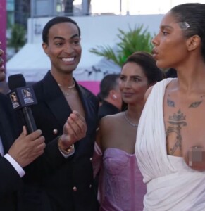 Tokischa acapara miradas en Premio Lo Nuestro con atrevido diseño vintage