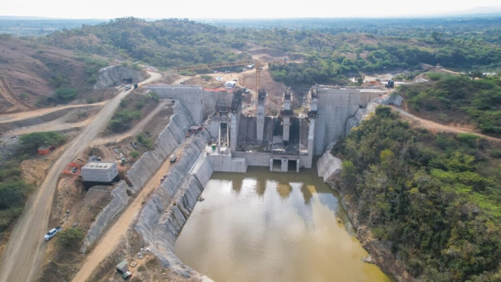 Abinader: Desvío definitivo del río Guayubín marca avance de presa Boca de los Ríos