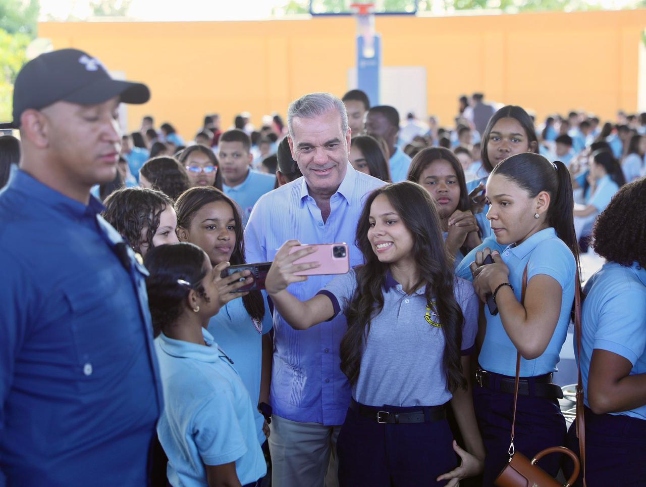 Abinader destaca impacto de hub digital de Google en educación y empleo juvenil