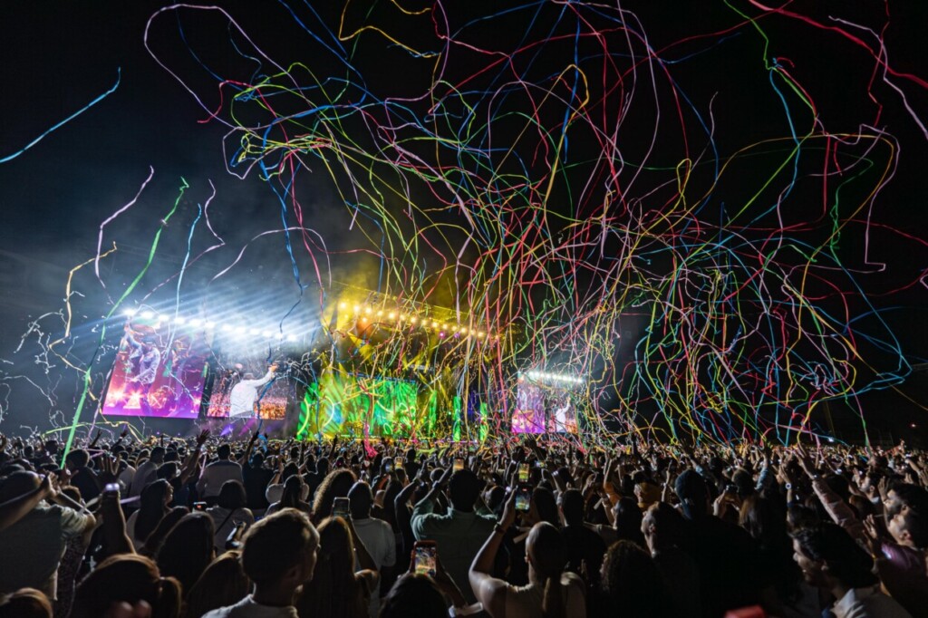 Juan Luis Guerra deslumbra en Santiago con un concierto histórico