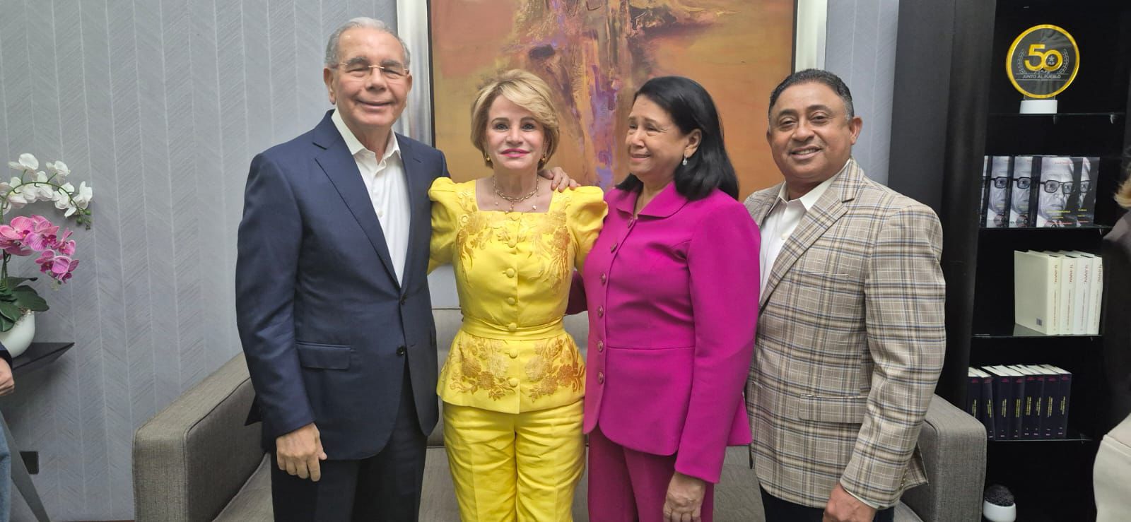 Gonzalo Castillo es inscrito como candidato a la presidencia del PLD por el Comité Central