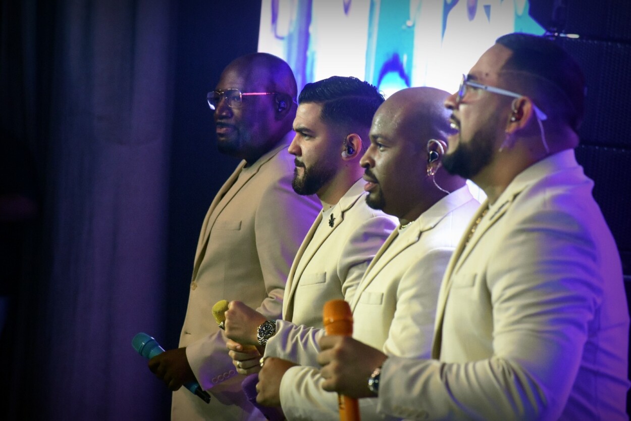 Grupo Niche hace vibrar Santo Domingo con su “Niche Disco Tour”