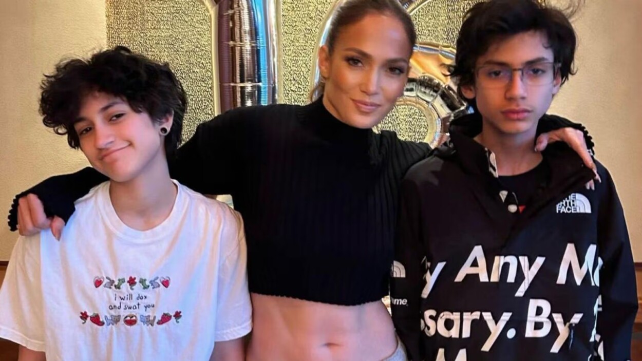 El emotivo mensaje de Jennifer Lopez por el cumpleaños 18 de sus gemelos Emme y Maximilian