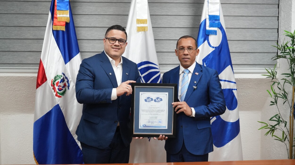 INDOCAL entrega certificaciones ISO 37001 e ISO 37301 a la Contraloría General de la República