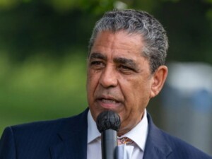 Adriano Espaillat alerta sobre el impacto de aranceles de Estados Unidos en la economía dominicana