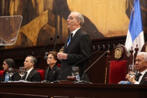 Luis Abinader educación