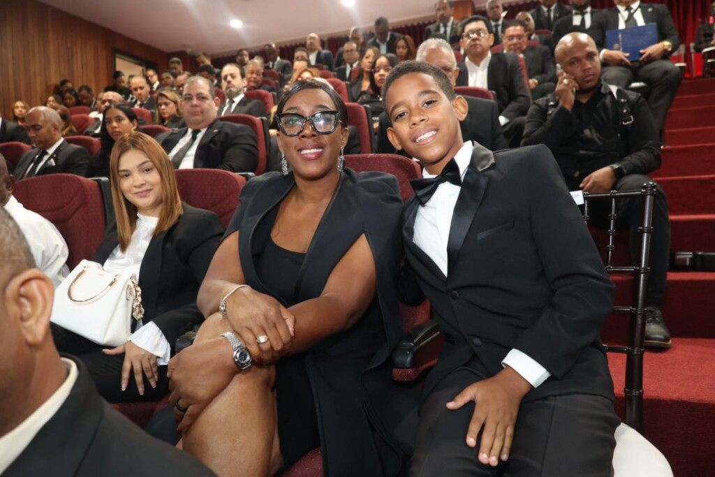 Abinader: Más de 115 mil profesores participan en Evaluación del Desempeño tras casi una década