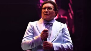 Bobby Cruz: el icónico salsero boricua anuncia su retiro en un memorable espectáculo