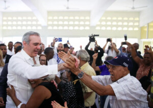 Luis Abinader, entre los presidentes latinoamericanos con mayor valoración