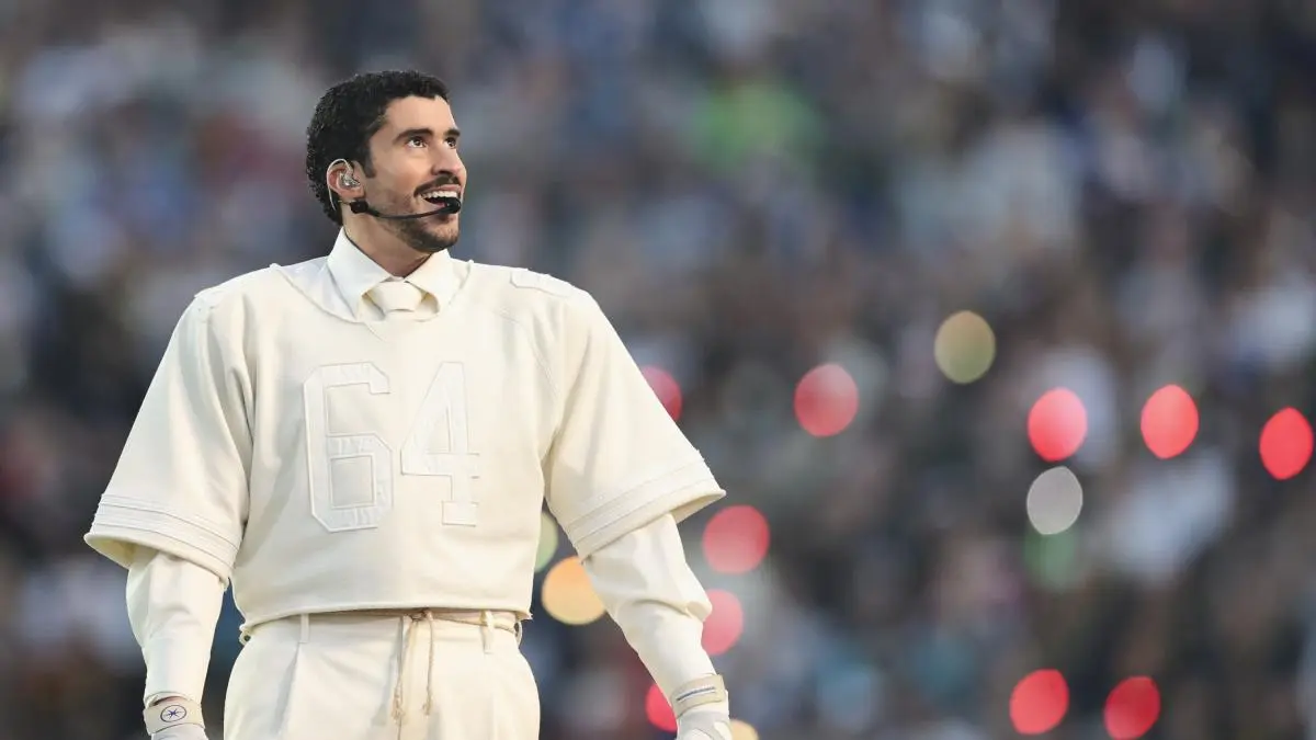 De regalo a objeto de lujo: las camisetas de Bad Bunny de la Super Bowl se venden por miles de euros