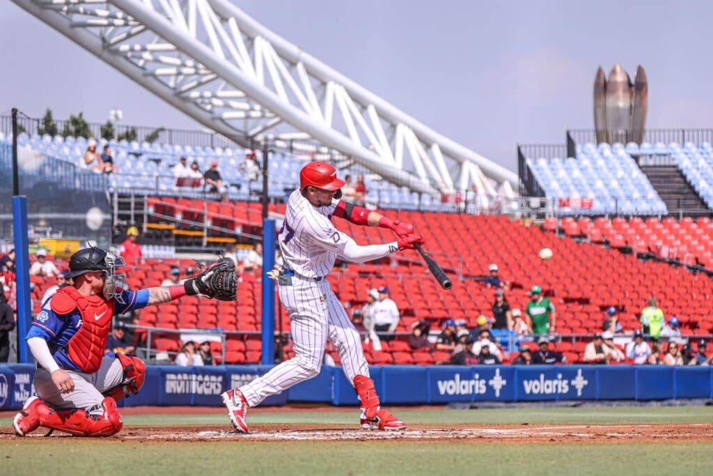Erik González también pegó un indiscutible en cuatro visitas al plato e impulsó una, al igual que Aderlín Rodríguez.