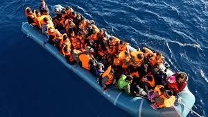 Mueren al menos 14 inmigrantes al chocar su embarcación con barco de guardacostas griego