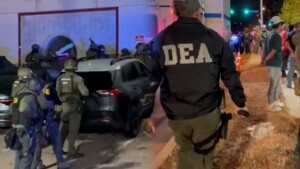 Más de 150 migrantes de México y Centroamérica detenidos en un operativo de ICE en Florida