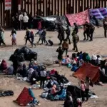 Texas demanda a uno de sus condados por brindar asistencia legal a indocumentados