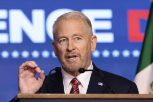 Embajador de EE.UU. en México visita el Palacio Nacional tras operativo contra El Mencho