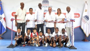 Presidente Abinader cumple promesa con Al Horford y Quisqueya al entregar techado La Tribu