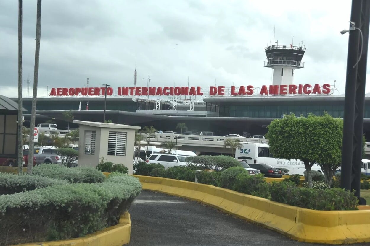 Estados Unidos repatria a 91 exconvictos dominicanos tras cumplir condenas federales