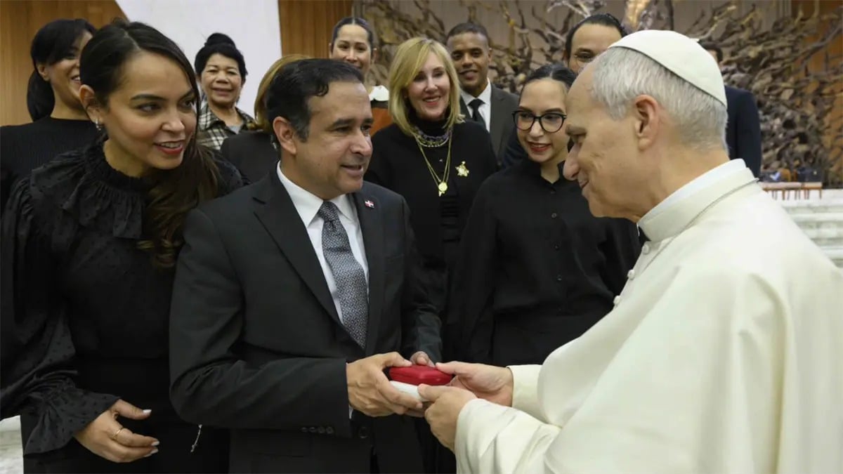 Embajador dominicano recibe bendición pontificia en el Vaticano por sus 25 años de matrimonio