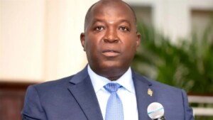 EE.UU. busca revocar la ciudadanía a exalcalde haitiano acusado de fraude migratorio