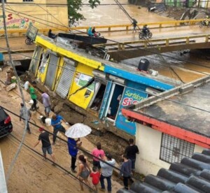 Inundaciones en Gaspar Hernández dejan más de 200 viviendas afectadas y 30 familias en refugios