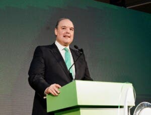 José del Castillo se juramenta en la Fuerza del Pueblo