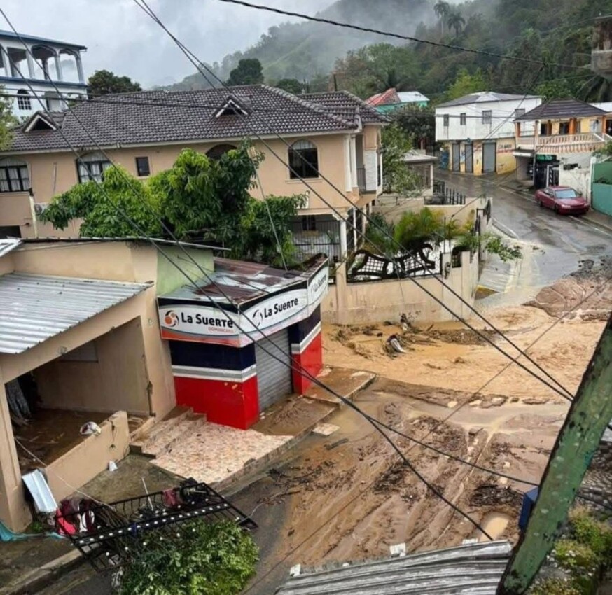 La gobernadora Patricia Muñoz ofreció asistencia a familias damnificadas por las inundaciones en Espaillat.
