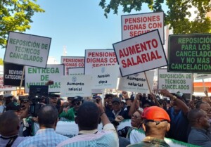 Profesionales agropecuarios marchan al Palacio Nacional por aumento salarial y pensiones