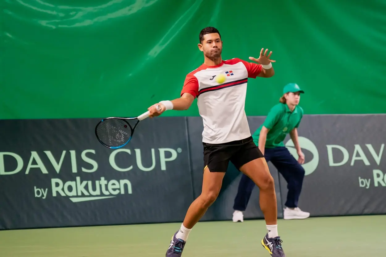 El dominicano Hardt gana y pone el 2-0 en la eliminatoria contra Letonia de la Copa Davis