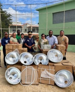 Director Policial gestiona luces para play de Ginandiana en El Seibo