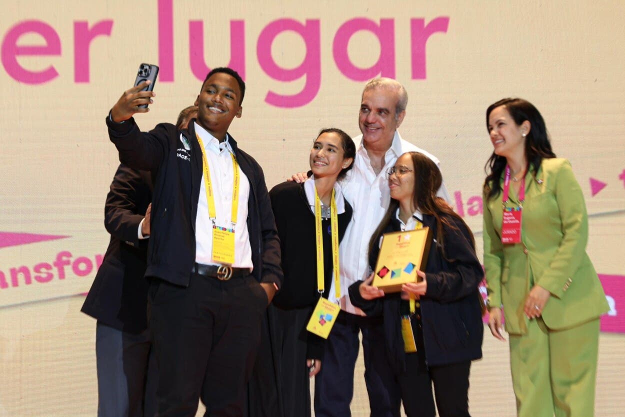 Seis proyectos innovadores reciben premios de la ‘Expo Nacional República de Ideas’ en RD