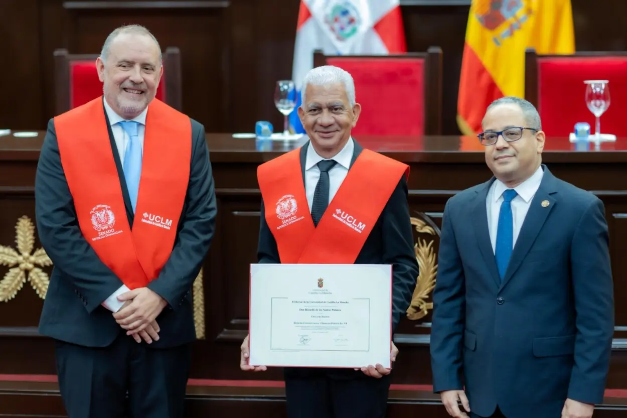 Presidente del Senado destaca importancia de  de máster en derecho constitucional