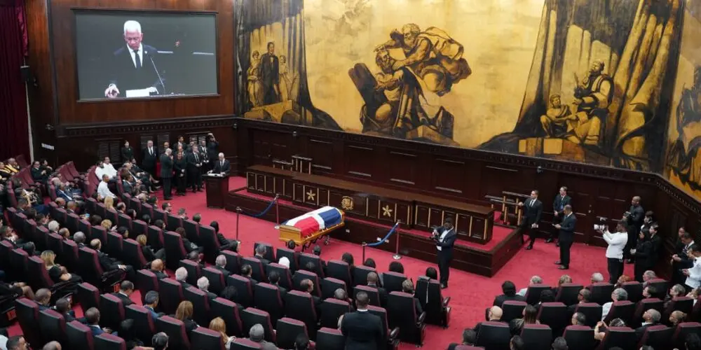 Tributos a Ramón Alburquerque en el Congreso y la LMD