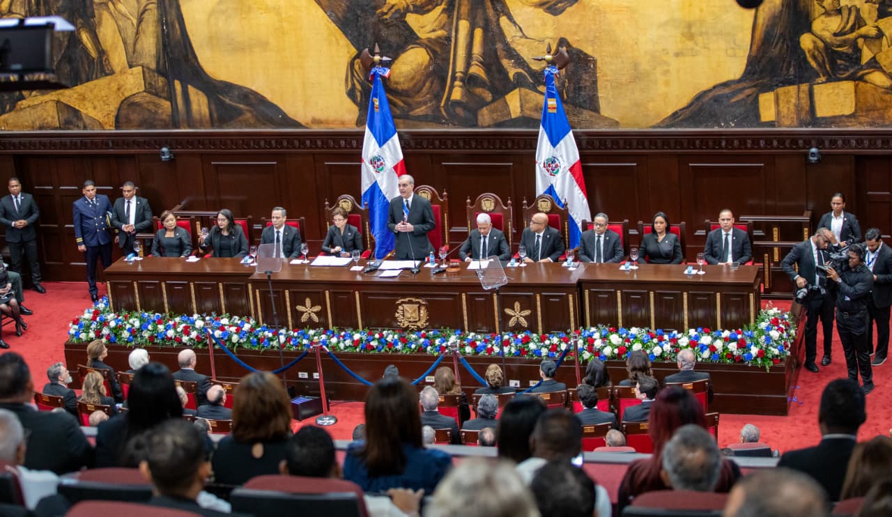 Abinader resalta hito inclusión financiera: 110,000 dominicanos acceden por primera vez al crédito formal