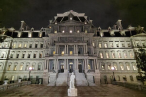 Trump reinstala estatua de Cristóbal Colón en el corazón de Washington