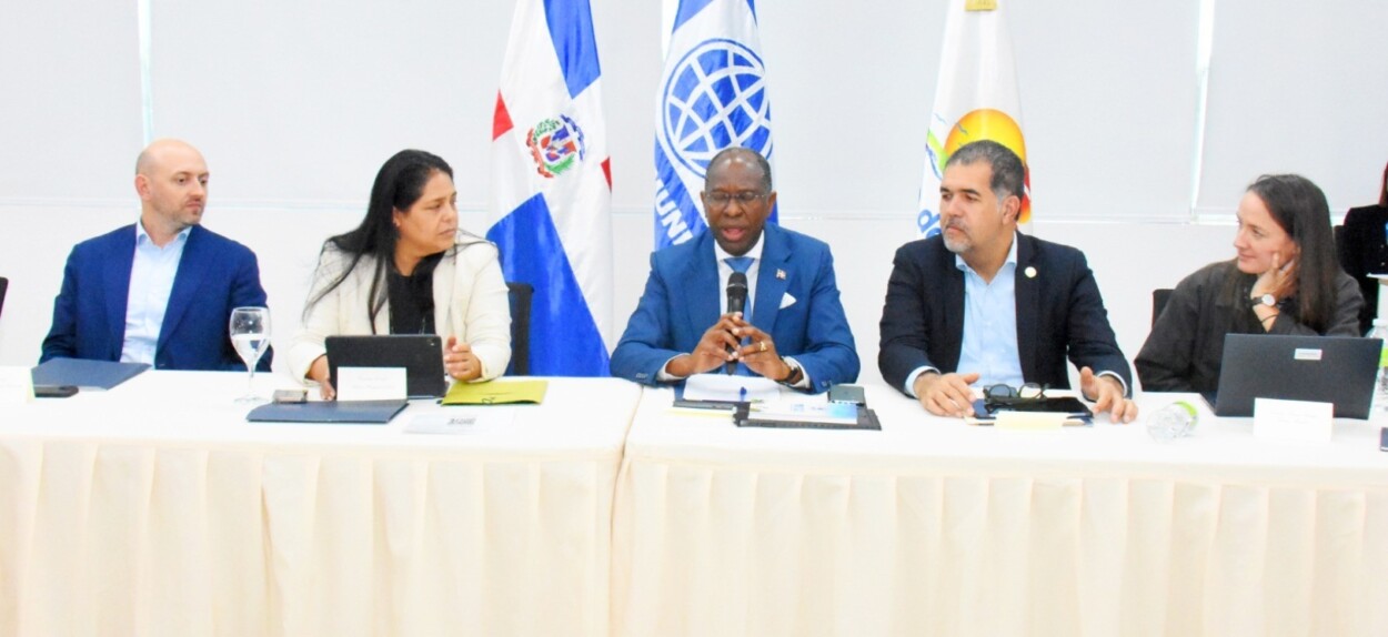 Discuten plan para el desarrollo Pedernales