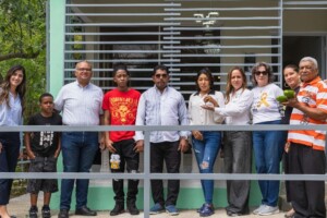 Entregan casa a familia de joven padece de cáncer