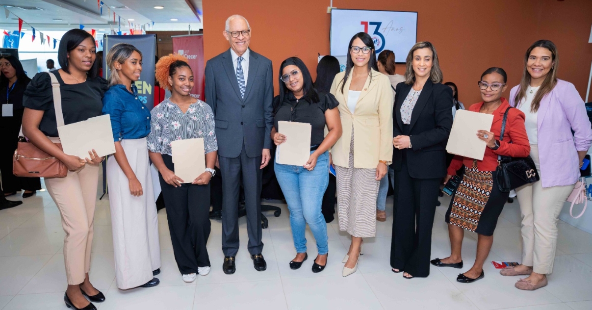 Cincuenta empresas realizan feria empleos