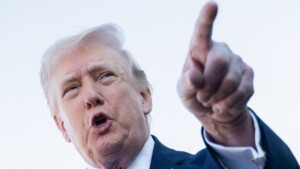 La pausa de Donald Trump para atacar a Irán