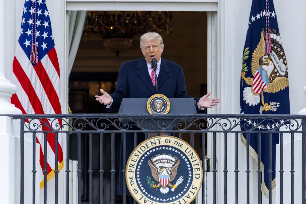 Donald Trump, insistió este viernes en que Irán está "diezmado" y que desea alcanzar un "acuerdo" que ponga fin a la guerra.