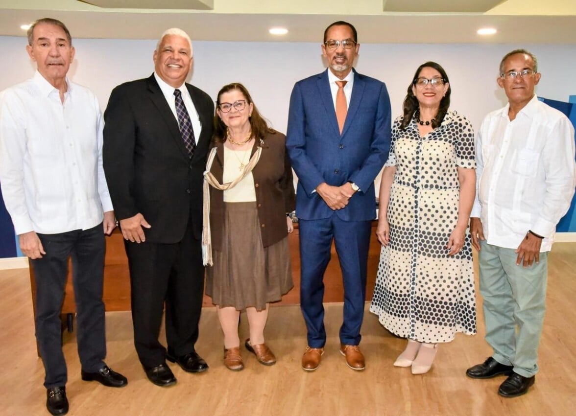 Escritor Máximo Rossi presenta a los dominicanos su obra Los Inconformes